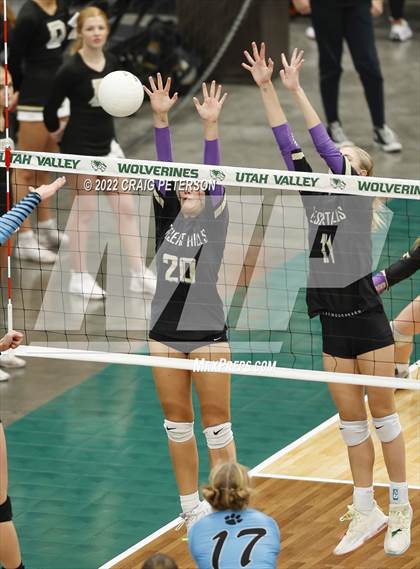 Thumbnail 1 in Desert Hills vs. Sky View (UHSAA 4A Semifinal) photogallery.