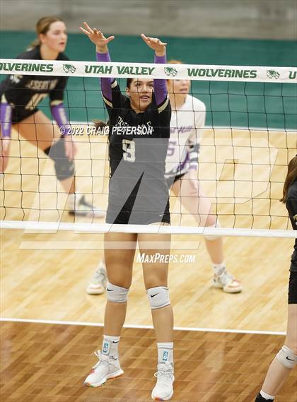 Thumbnail 3 in Desert Hills vs. Sky View (UHSAA 4A Semifinal) photogallery.