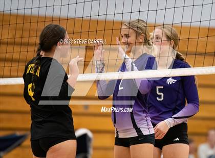 Thumbnail 3 in Enterprise vs Shasta photogallery.