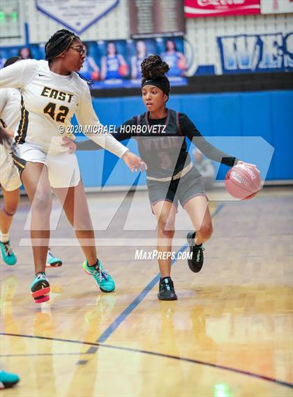 Thumbnail 1 in Wylie vs. Plano East (UIL 6A Bi-District Playoff) photogallery.