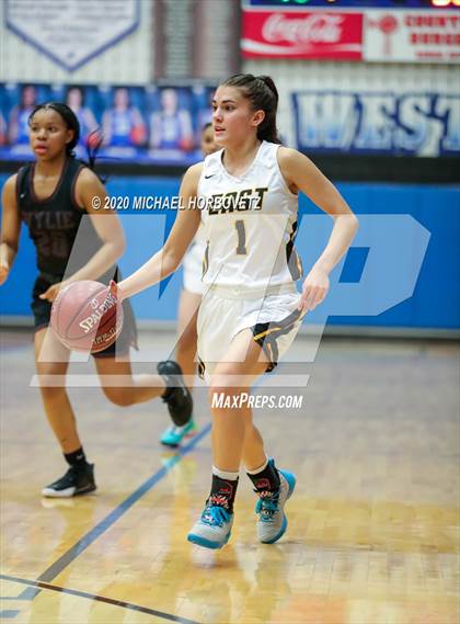 Thumbnail 2 in Wylie vs. Plano East (UIL 6A Bi-District Playoff) photogallery.