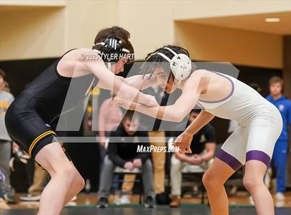 Thumbnail 3 in IHSAA Sectional 25. Avon (Afternoon Matches) photogallery.