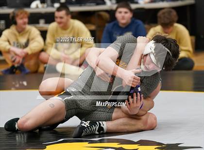 Thumbnail 3 in IHSAA Sectional 25. Avon (Afternoon Matches) photogallery.