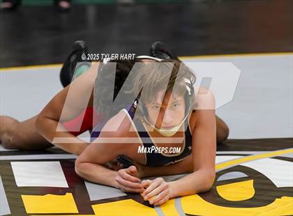Thumbnail 3 in IHSAA Sectional 25. Avon (Afternoon Matches) photogallery.