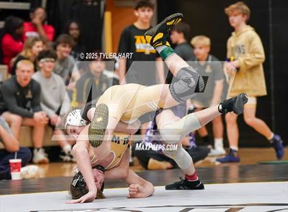 Thumbnail 3 in IHSAA Sectional 25. Avon (Afternoon Matches) photogallery.