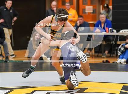 Thumbnail 1 in IHSAA Sectional 25. Avon (Afternoon Matches) photogallery.