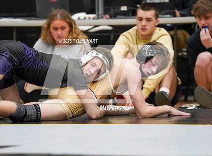 Thumbnail 2 in IHSAA Sectional 25. Avon (Afternoon Matches) photogallery.