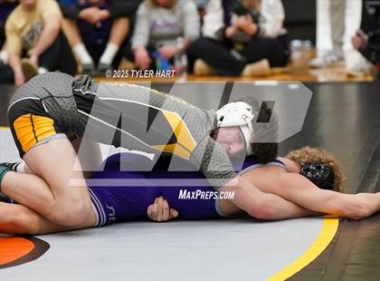 Thumbnail 1 in IHSAA Sectional 25. Avon (Afternoon Matches) photogallery.