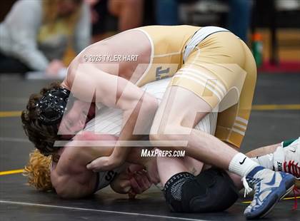 Thumbnail 2 in IHSAA Sectional 25. Avon (Afternoon Matches) photogallery.