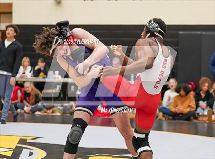 Thumbnail 1 in IHSAA Sectional 25. Avon (Afternoon Matches) photogallery.