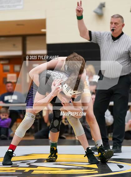 Thumbnail 3 in IHSAA Sectional 25. Avon (Afternoon Matches) photogallery.