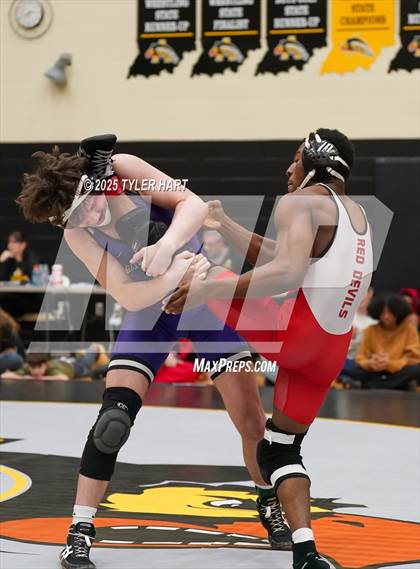 Thumbnail 3 in IHSAA Sectional 25. Avon (Afternoon Matches) photogallery.
