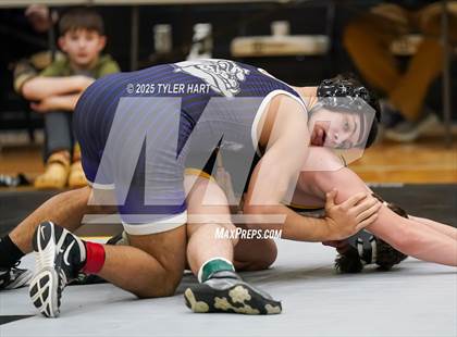 Thumbnail 1 in IHSAA Sectional 25. Avon (Afternoon Matches) photogallery.