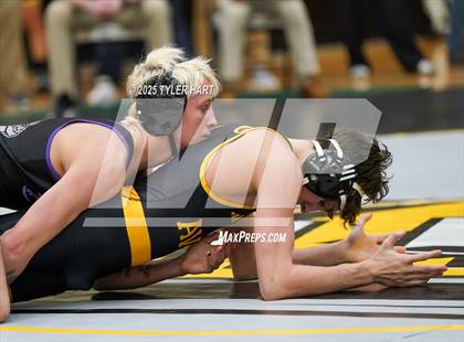 Thumbnail 1 in IHSAA Sectional 25. Avon (Afternoon Matches) photogallery.