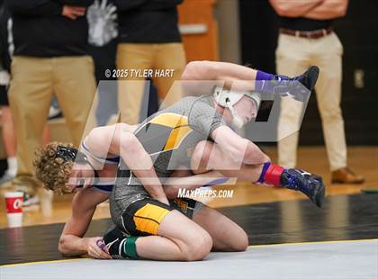 Thumbnail 2 in IHSAA Sectional 25. Avon (Afternoon Matches) photogallery.