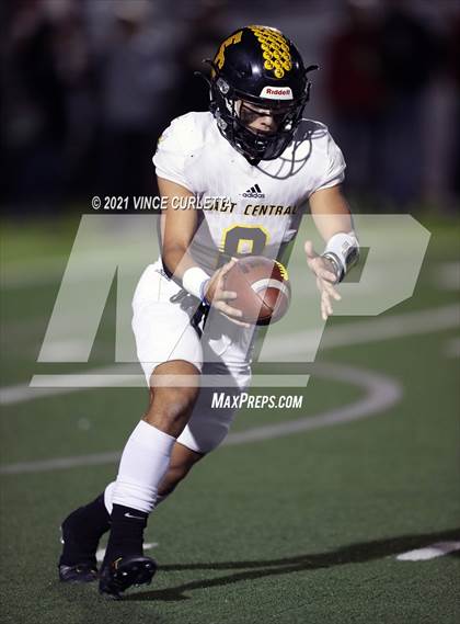 Thumbnail 3 in East Central vs. Lake Travis (UIL 6A Area Playoff) photogallery.