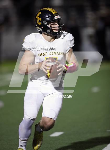 Thumbnail 3 in East Central vs. Lake Travis (UIL 6A Area Playoff) photogallery.
