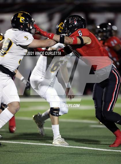 Thumbnail 3 in East Central vs. Lake Travis (UIL 6A Area Playoff) photogallery.