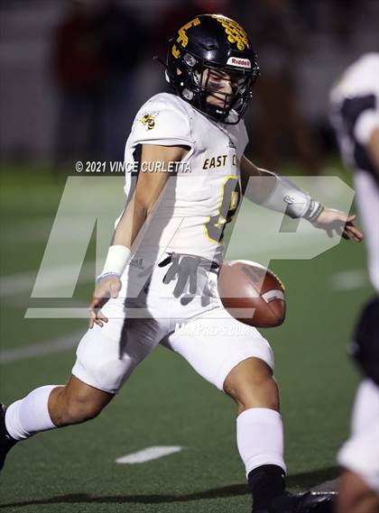 Thumbnail 2 in East Central vs. Lake Travis (UIL 6A Area Playoff) photogallery.