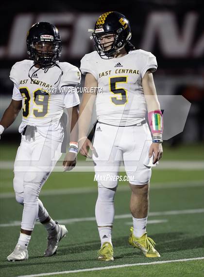 Thumbnail 1 in East Central vs. Lake Travis (UIL 6A Area Playoff) photogallery.