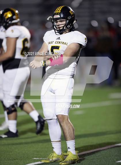 Thumbnail 2 in East Central vs. Lake Travis (UIL 6A Area Playoff) photogallery.