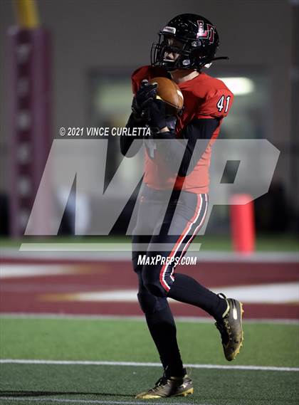 Thumbnail 2 in East Central vs. Lake Travis (UIL 6A Area Playoff) photogallery.