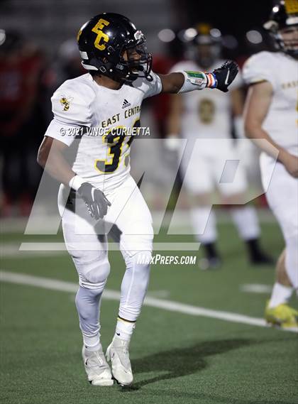 Thumbnail 1 in East Central vs. Lake Travis (UIL 6A Area Playoff) photogallery.