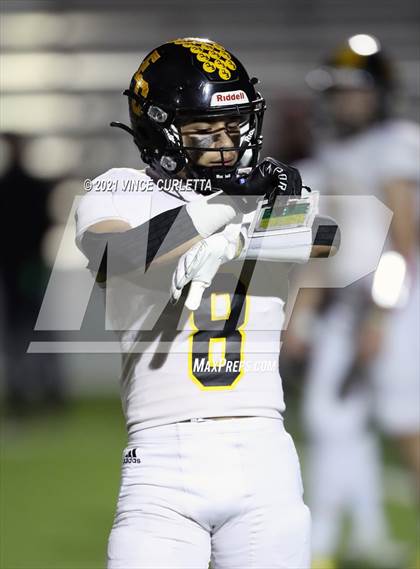 Thumbnail 1 in East Central vs. Lake Travis (UIL 6A Area Playoff) photogallery.