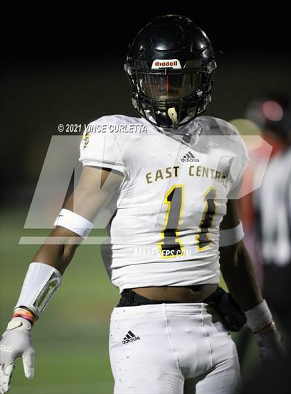Thumbnail 3 in East Central vs. Lake Travis (UIL 6A Area Playoff) photogallery.