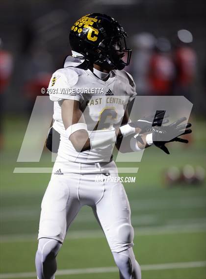 Thumbnail 3 in East Central vs. Lake Travis (UIL 6A Area Playoff) photogallery.