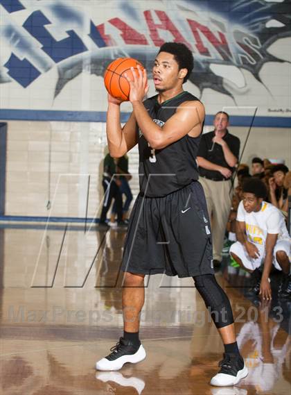 Thumbnail 2 in Fort Bend Marshall vs. Berkner (McDonald's Texas Invitational) photogallery.