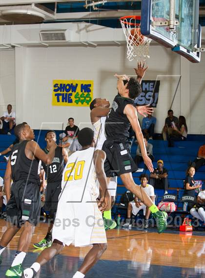 Thumbnail 2 in Fort Bend Marshall vs. Berkner (McDonald's Texas Invitational) photogallery.