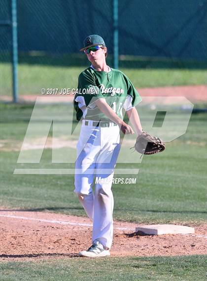 Thumbnail 2 in JV: Reagan [Ronald] vs MacArthur [Douglas] photogallery.