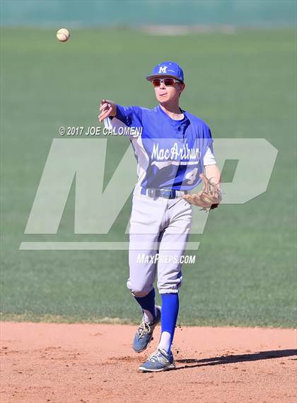 Thumbnail 3 in Reagan [Ronald] vs MacArthur [Douglas] photogallery.