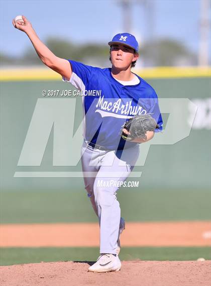 Thumbnail 2 in Reagan [Ronald] vs MacArthur [Douglas] photogallery.