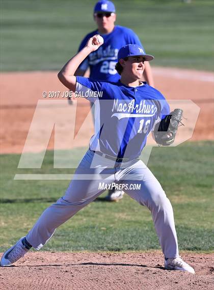 Thumbnail 1 in Reagan [Ronald] vs MacArthur [Douglas] photogallery.