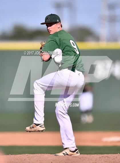 Thumbnail 1 in Reagan [Ronald] vs MacArthur [Douglas] photogallery.
