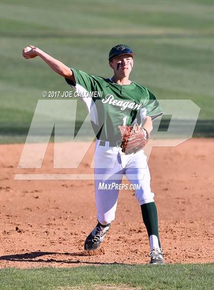 Thumbnail 3 in JV: Reagan [Ronald] vs MacArthur [Douglas] photogallery.