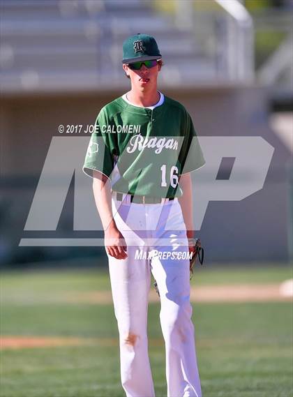 Thumbnail 3 in Reagan [Ronald] vs MacArthur [Douglas] photogallery.