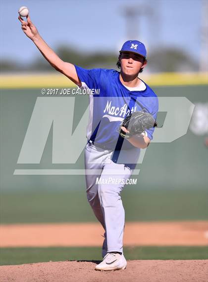 Thumbnail 2 in Reagan [Ronald] vs MacArthur [Douglas] photogallery.