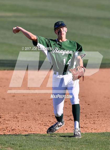 Thumbnail 2 in JV: Reagan [Ronald] vs MacArthur [Douglas] photogallery.