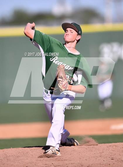 Thumbnail 2 in Reagan [Ronald] vs MacArthur [Douglas] photogallery.