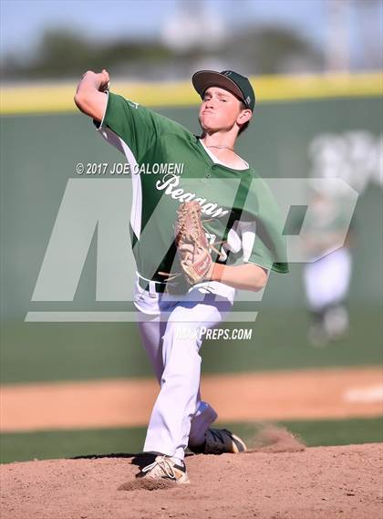 Thumbnail 2 in JV: Reagan [Ronald] vs MacArthur [Douglas] photogallery.