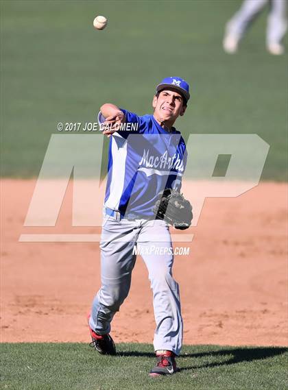Thumbnail 3 in Reagan [Ronald] vs MacArthur [Douglas] photogallery.