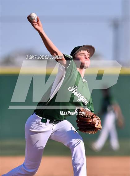 Thumbnail 1 in JV: Reagan [Ronald] vs MacArthur [Douglas] photogallery.