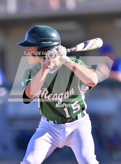 Thumbnail 3 in JV: Reagan [Ronald] vs MacArthur [Douglas] photogallery.