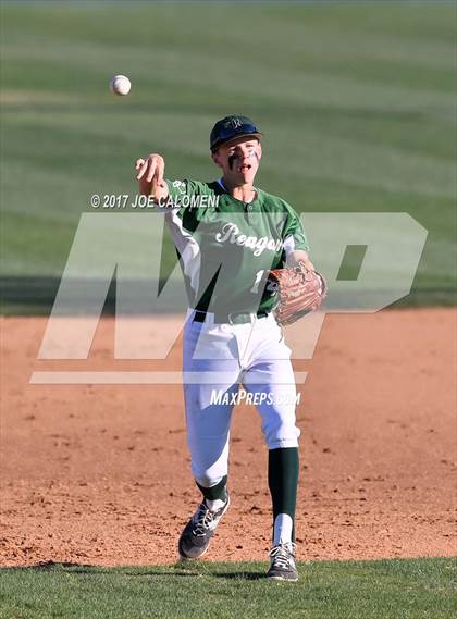 Thumbnail 3 in Reagan [Ronald] vs MacArthur [Douglas] photogallery.