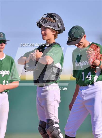 Thumbnail 3 in Reagan [Ronald] vs MacArthur [Douglas] photogallery.