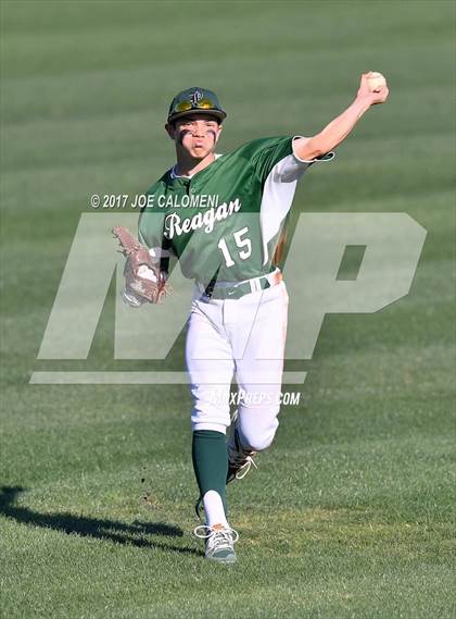 Thumbnail 2 in Reagan [Ronald] vs MacArthur [Douglas] photogallery.