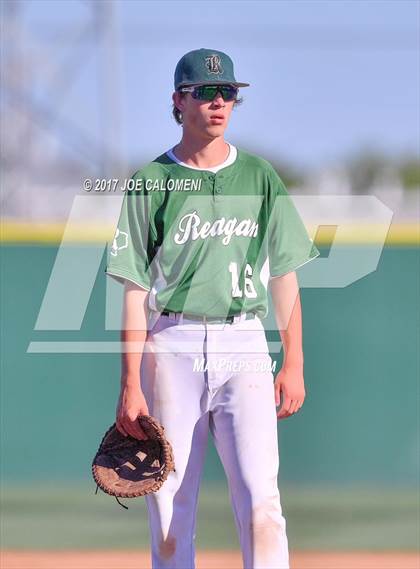 Thumbnail 1 in Reagan [Ronald] vs MacArthur [Douglas] photogallery.